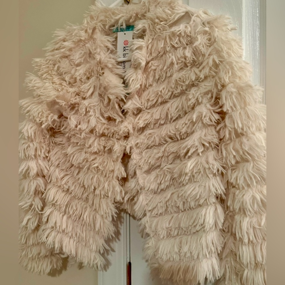 She + Sky Cream Shaggy Fringe Tiered Cropped Jacket Open Front Womens‎ Small NWT